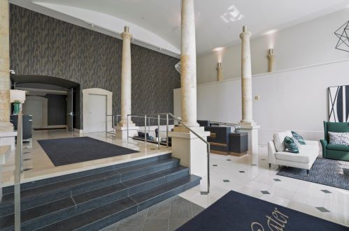 1313 Franklin Pl, Milwaukee WI  53202-2980 exterior