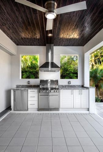 711 102 Ave, Naples FL 34108-3216 exterior