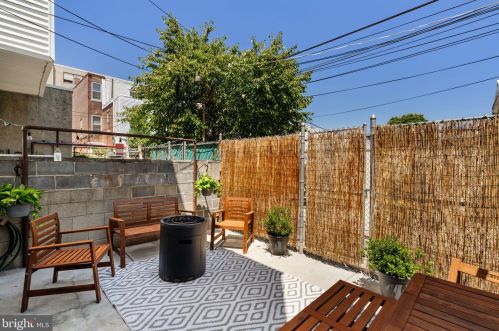 1233 Jackson St, Philadelphia PA 19148-2929 exterior