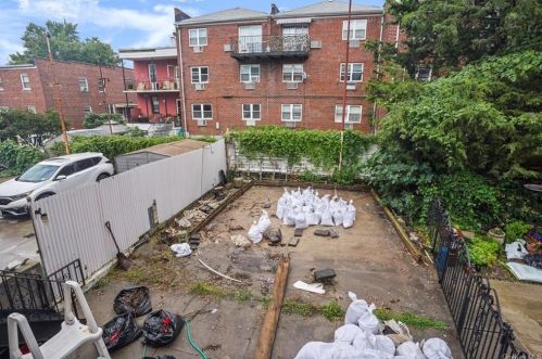 1912 Mulford Ave, Bronx NY 10461-4305 exterior