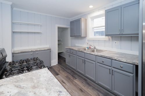 1820 Oakland Dr, Kalamazoo MI 49008-1805 exterior