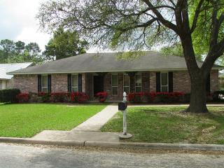 108 Brittany Ln, Huntsville, TX 77320-3056