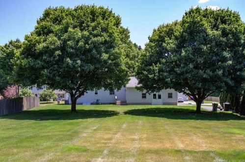 28 Celtic Ct, Enfield CT 06082-5777 exterior