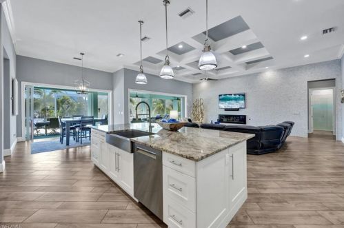 2654 Shoreview Dr, Naples FL 34112-5840 exterior