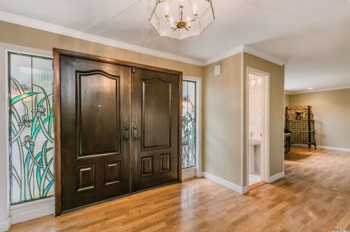 20 Farmview Dr, Huntington Station, NY 11746-5703