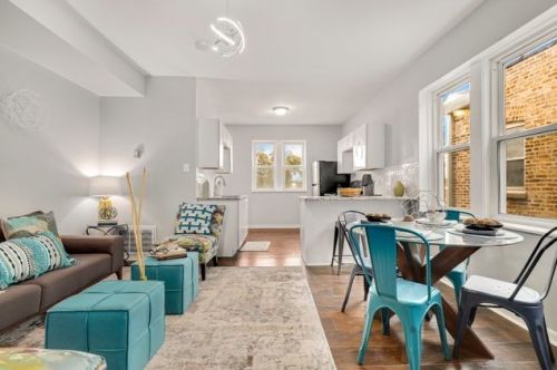 2810 Barry Ave, Chicago, IL 60618-7016