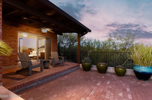 2106 Camino El Ganado, Tucson AZ  85718-4108 exterior