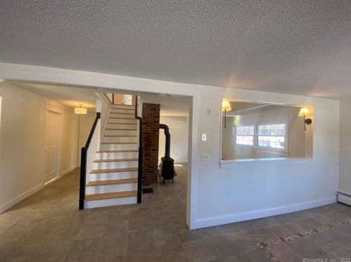 92 Frog Hollow Rd, Ellington, CT 06029-3209