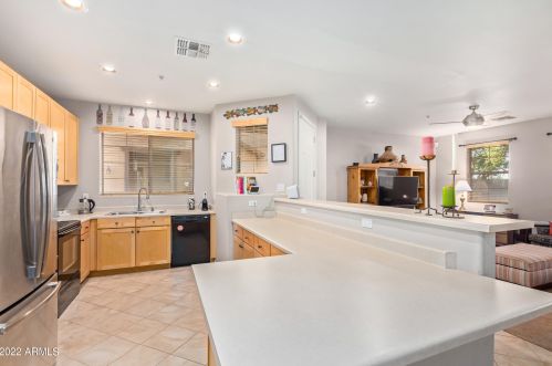 2852 Dunbar Dr, Phoenix AZ  85042-6074 exterior