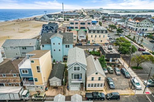 8 Church St, Locust NJ  07760-2104 exterior