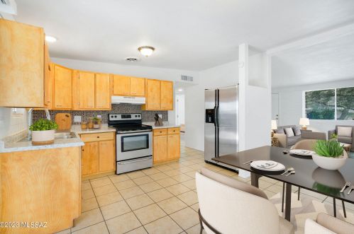 1318 Iowa Dr, Tucson AZ 85706-1415 exterior