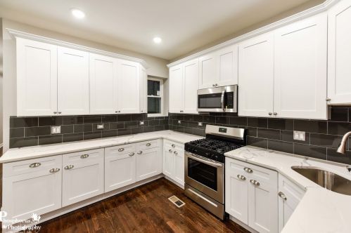 6229 Eberhart Ave, Chicago IL 60637-3318 exterior