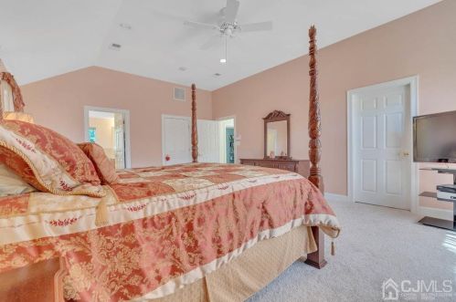 48 Farmhaven Ave, Edison NJ 08820-3220 exterior