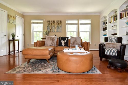 7458 Gadsby Sq, Alexandria VA 22315-5288 exterior