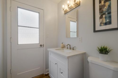 621 Monterey Ave, Capitola CA 95010-3614 exterior