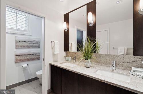 1433 Bainbridge St, Philadelphia PA 19146-2121 exterior