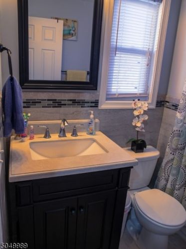 1033 Fairview Pl, Industrial Hillside NJ 07205-2745 exterior