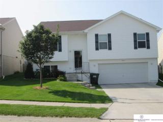 8933 Quest St, Omaha, NE 68122-5226