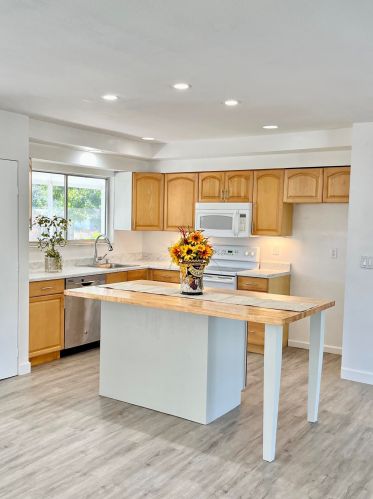 592 Whitmore Dr, Fort Pierce FL  34984-4570 exterior