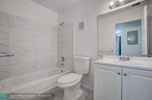 3 Mayfair Ln, Boynton Beach FL 33426-7717 exterior