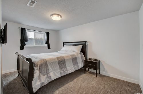 318 David Cir, Sandy UT 84070 exterior