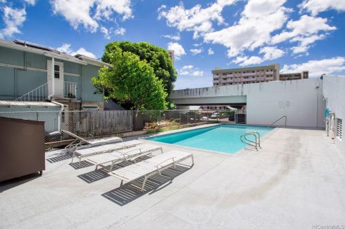 1333 Heulu St, Honolulu HI  96822-3047 exterior