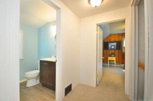 81 White St, Manchester CT 06042-3127 exterior