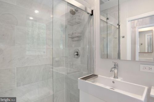 1228 Morningside Ln, Alexandria VA 22308-1042 exterior