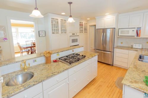 3601 Cres Vw Ave, Duluth MN 55804-1711 exterior