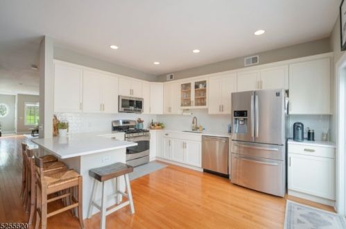 5 Cicely Ct, Sparta NJ  07871-8604 exterior