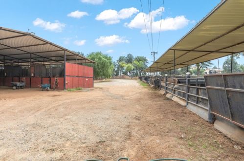 19030 Santa Rosa Mine Rd, Perris CA 92570-7769 exterior