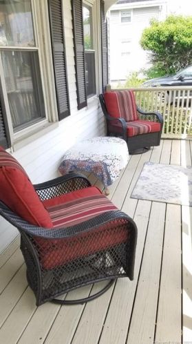 109 Maple St, Manchester, CT 06040-6105