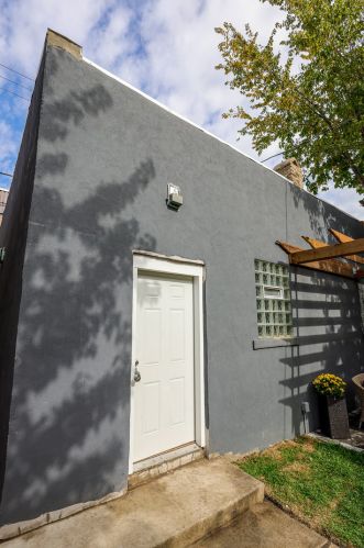 2720 Monroe St, Chicago IL  60612-2823 exterior