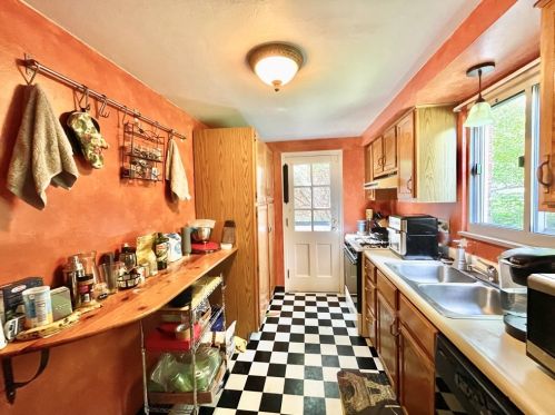 664 Crystal Dr, Pittsburgh PA 15228-2567 exterior