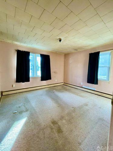 201 Campbell St, Woodbridge NJ  07095-2305 exterior