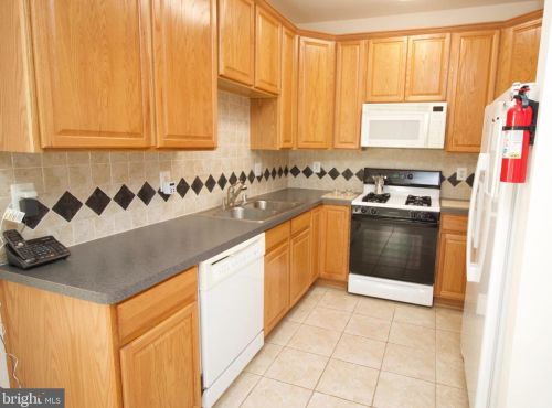 5082 Donovan Dr, Alexandria VA 22304-7755 exterior