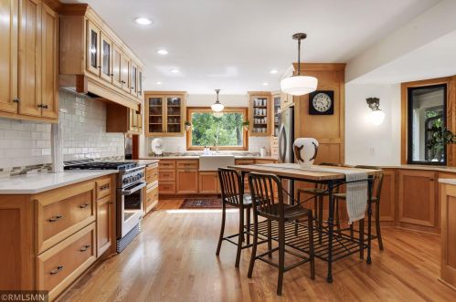 5949 Pagenkopf Rd, Maple Plain, MN 55359-9466