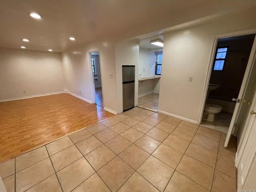 1176 Lydig Ave, Bronx NY  10461-1748 exterior