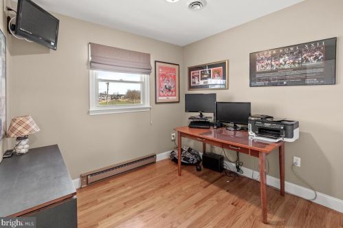 7504 Picnic Wood Rd, Middletown MD 21769-8223 exterior