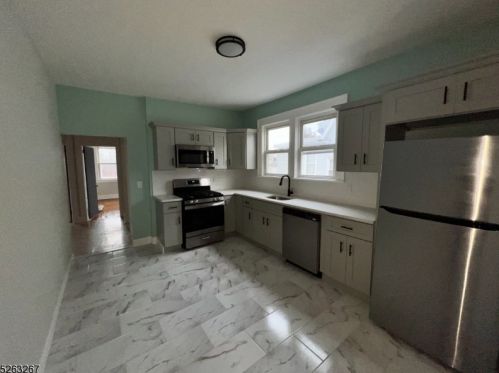 68 Manchester Pl, Newark NJ  07104-1703 exterior