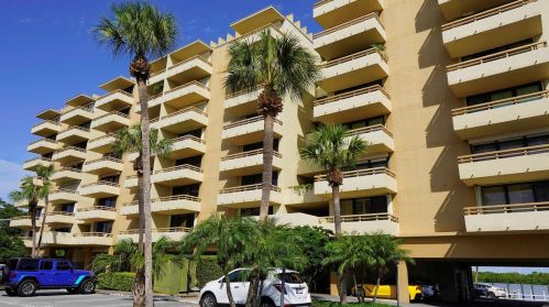 5701 Mariner St, Tampa FL 33609-3442 exterior