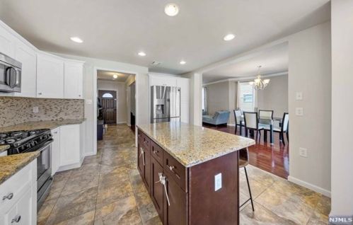 571 Kipp St, Teaneck NJ 07666-1648 exterior