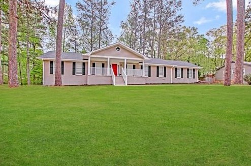 3190 Rockview Dr, Lithonia GA  30038-3029 exterior