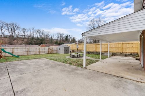 658 Presque Isle Dr, Pittsburgh PA  15239-2652 exterior