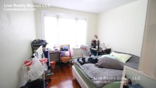 213 Winthrop Rd, Brookline MA  02445-4435 exterior