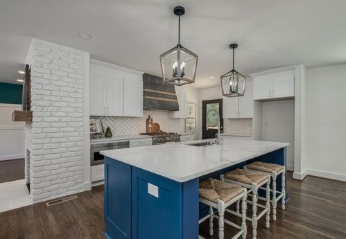 705 Glenforest Rd, Atlanta GA  30328-5211 exterior