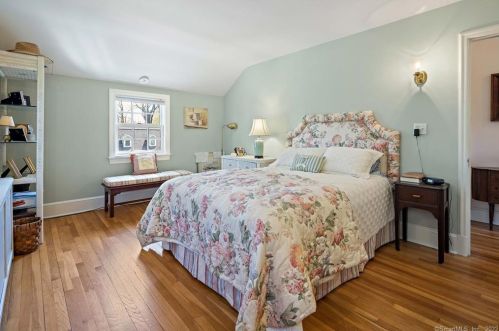 23 Buckingham Pl, Norwalk CT 06851-5004 exterior