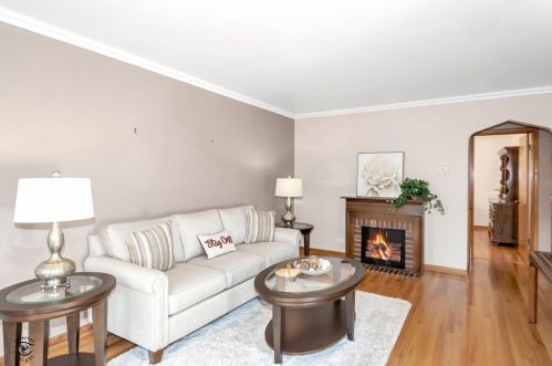 10108 Washtenaw Ave, Chicago IL 60645-3228 exterior