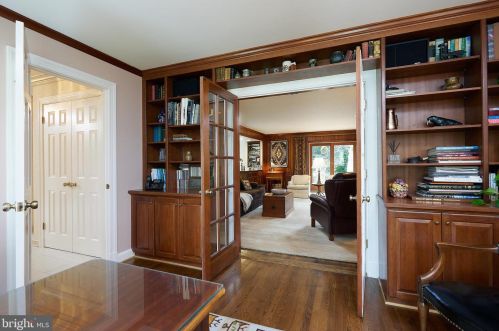 13508 Maidstone Ln, Rockville MD 20854-1030 exterior