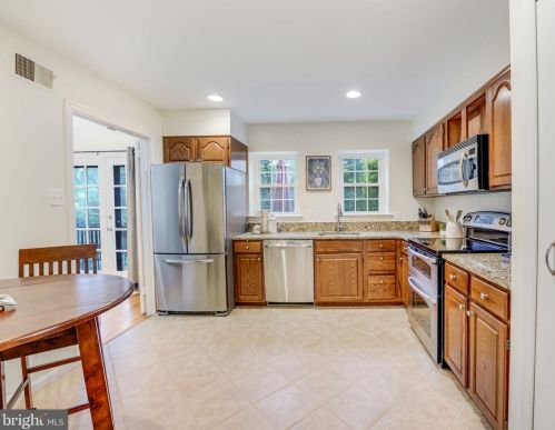 2111 Golf Course Dr, Herndon VA  20191-3803 exterior